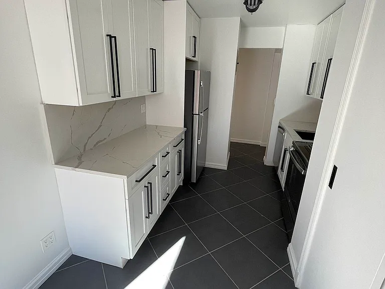 370 W 30th St #2B — Photo 11