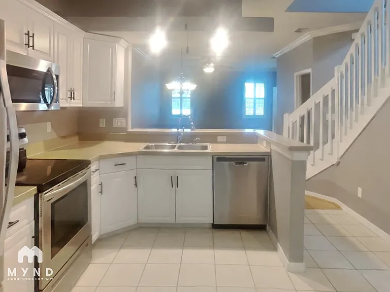 5372 Neil Dr — Photo 8