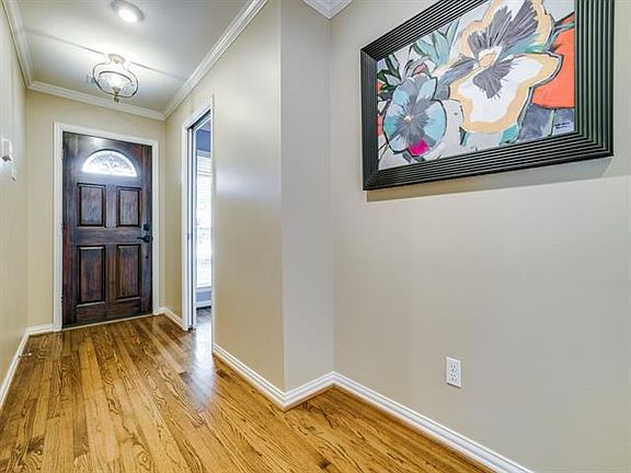 4th image of 8912 Clearwater Dr