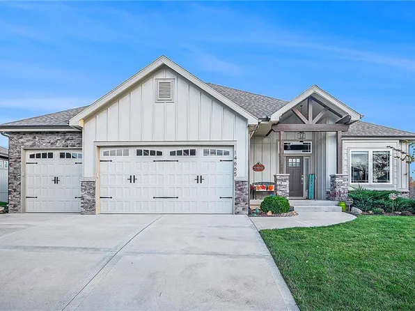 14665 Thousand Oaks Pl, Parkville, MO 64152