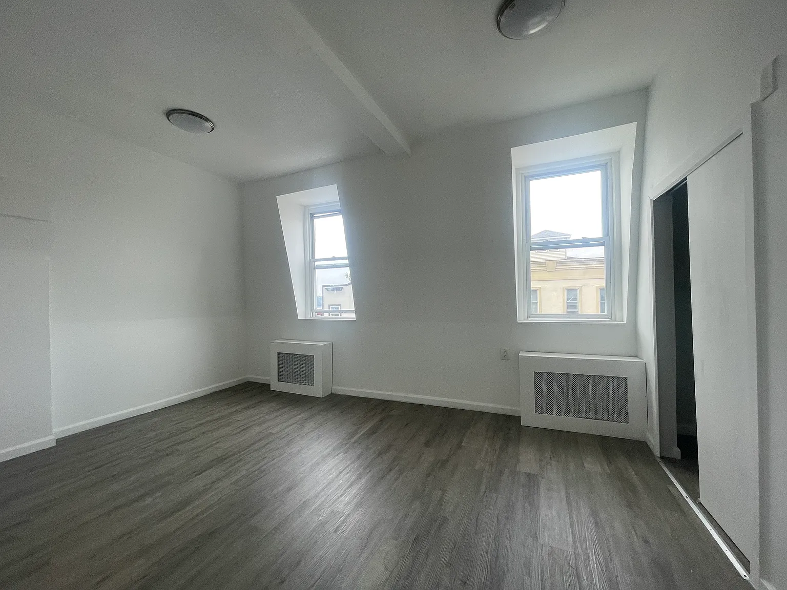 2 bed, 980 sqft, $2,597 — Photo 2