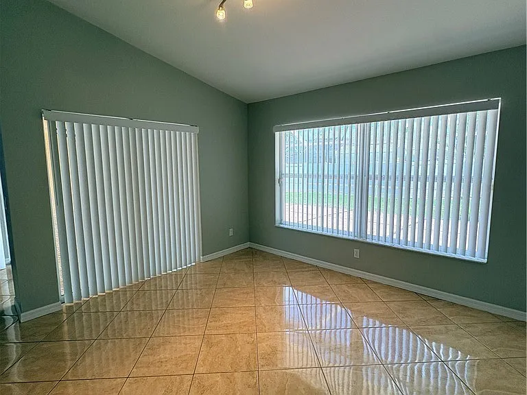 4313 SW 19th Ave — Photo 4