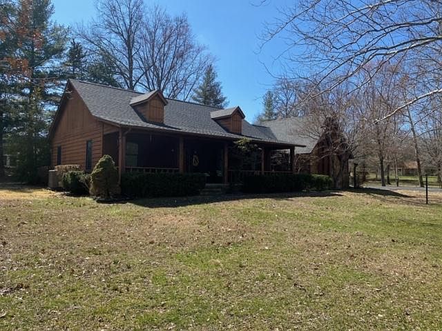 1st image of 101 Arbor Dr
