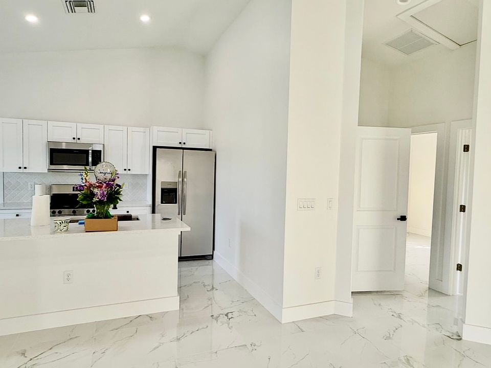 1st image of 4675 Golfview Blvd #1