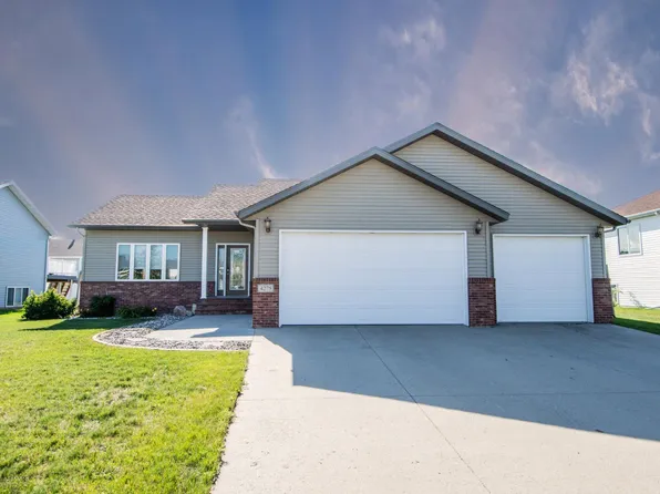 4275 52nd St S, Fargo, ND 58104