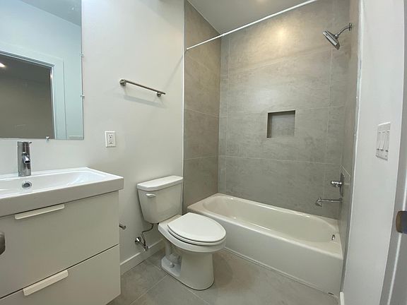 4th image of 2020 N 22nd St #204