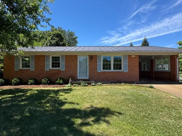 2 Springcrest Dr, Luray, VA 22835