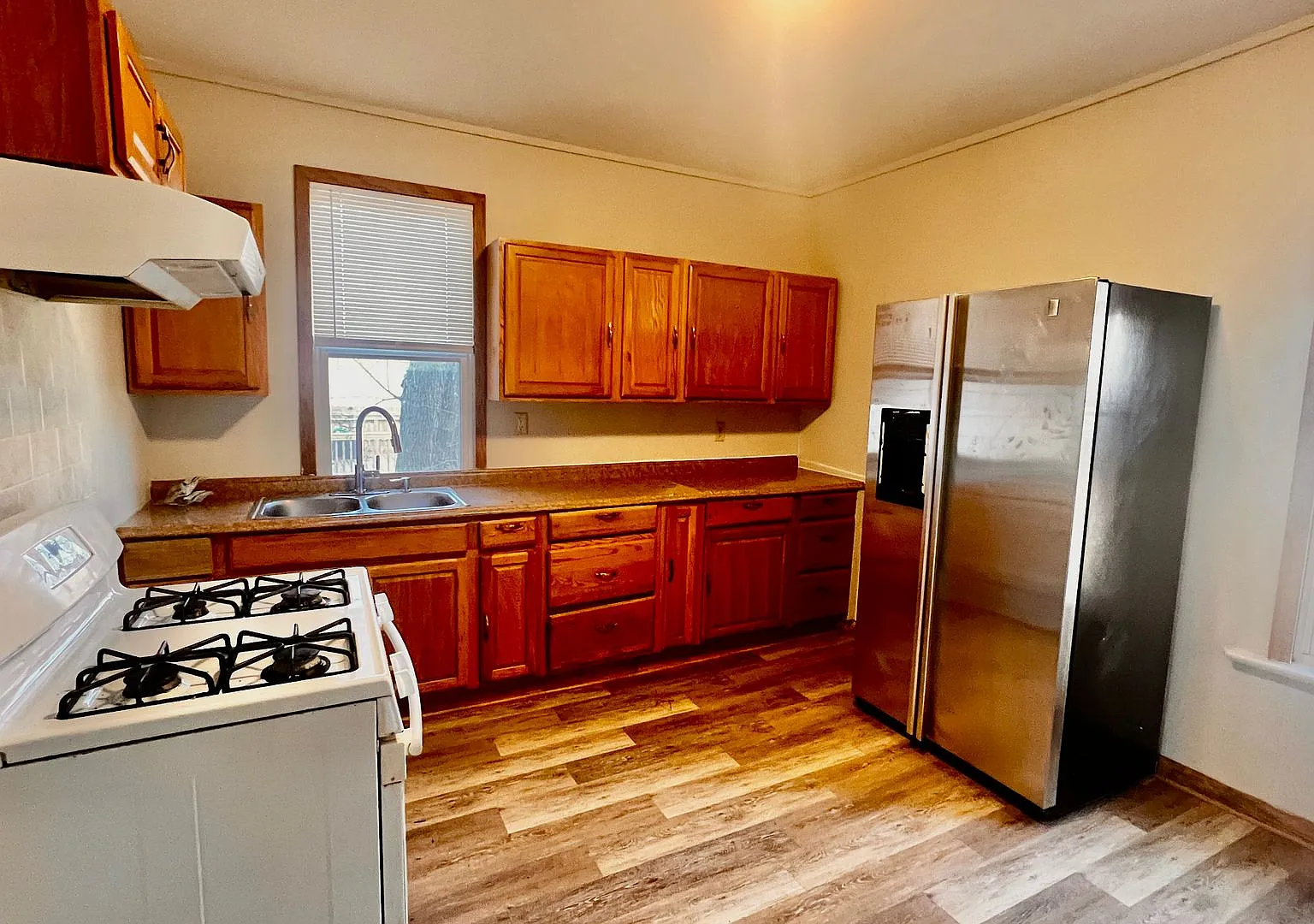 Ginormous 6 Bed Single Family Home | Main Level Laundry | Appliances Included | Rear Deck & Front... — Photo 3