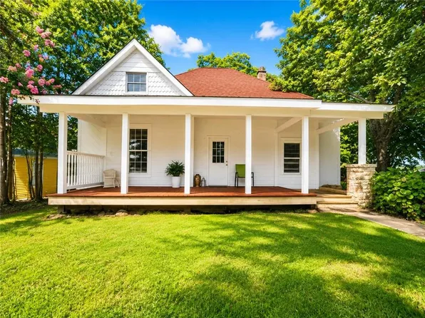1090 Forest Ave, Stone Mountain, GA 30083