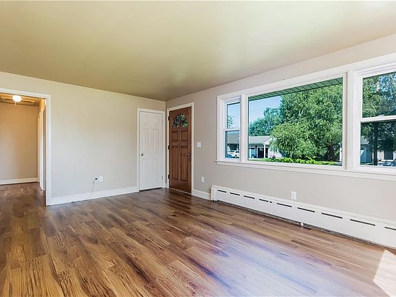 5th image of 10 Orville Dr
