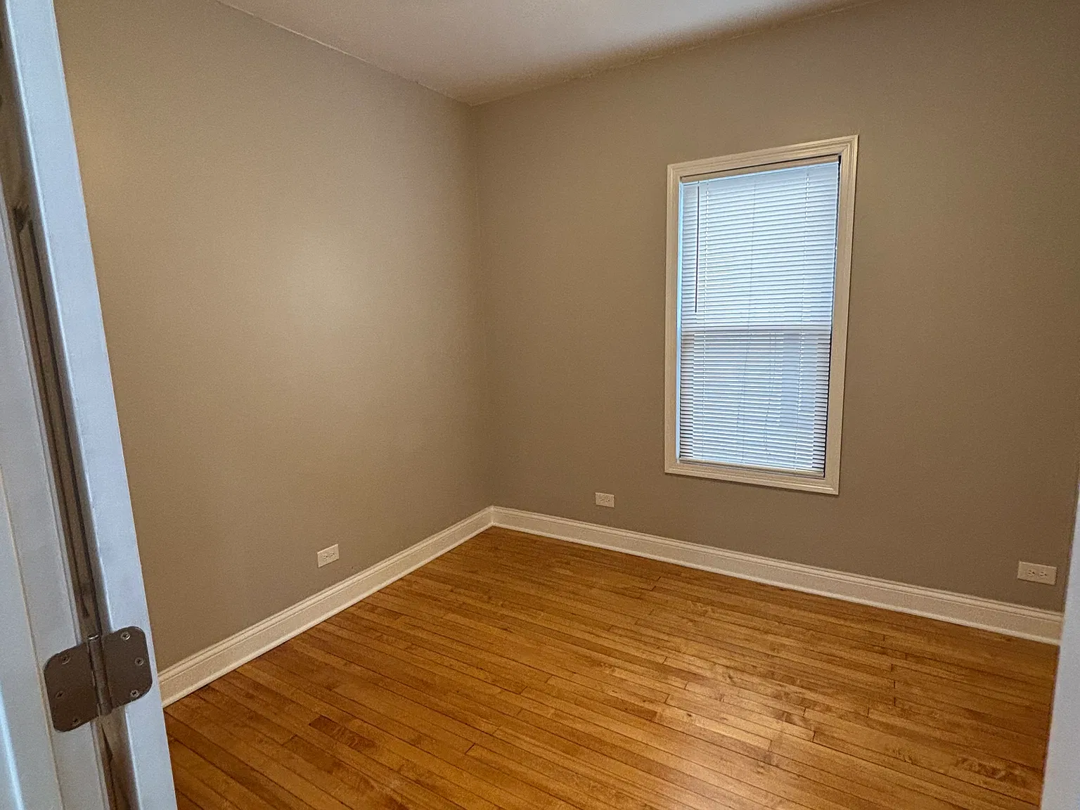 3404 N Lawndale Ave — Photo 2