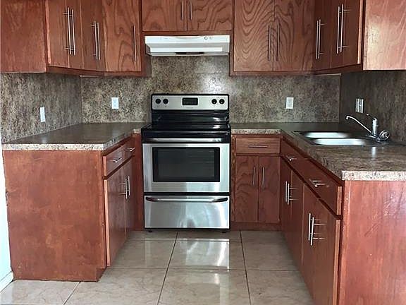 2nd image of 2240 Date Palm Ave