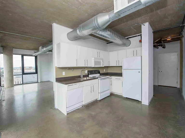 The Hub on Chestnut Street — Photo 23