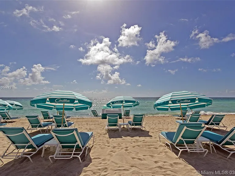 6801 Collins Ave #LPH14 — Photo 30