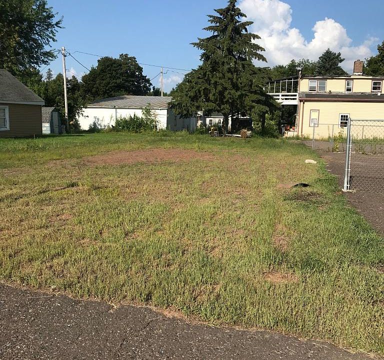2nd image of 43872 Ginger Ave