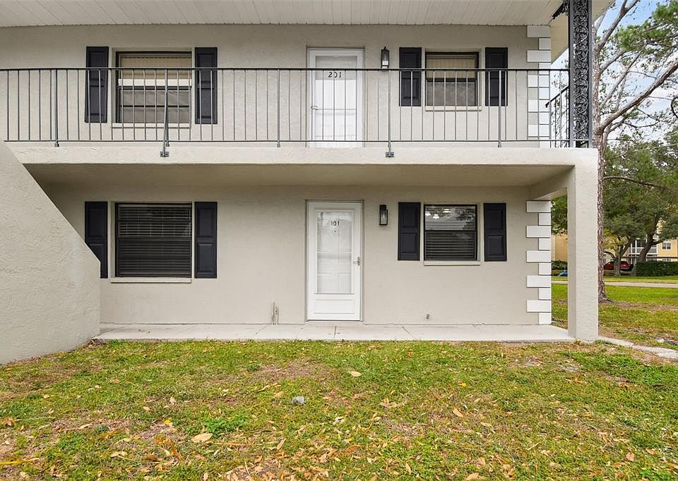 1st image of 101 Lake Ave NE APT 101