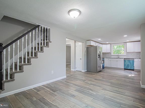 5th image of 304 Odessa Ave