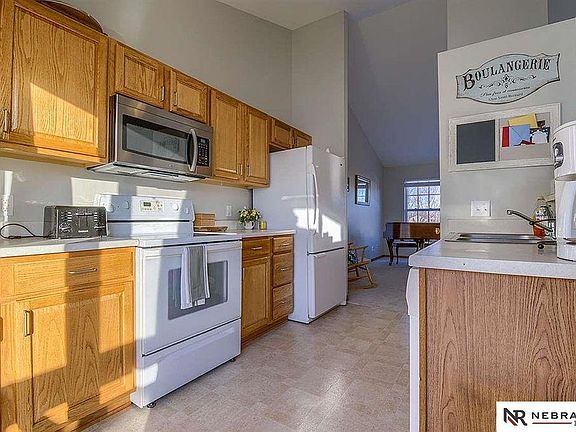 4th image of 15609 Cottonwood Ave