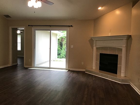 3rd image of 2469 Royal Pointe Dr
