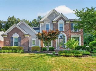 47144 Woodlong Dr, Canton, MI 48187