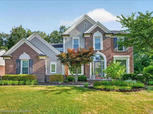 47144 Woodlong Dr, Canton, MI 48187