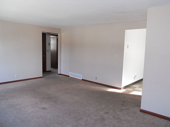 3rd image of 5066-5068 N 84th St
