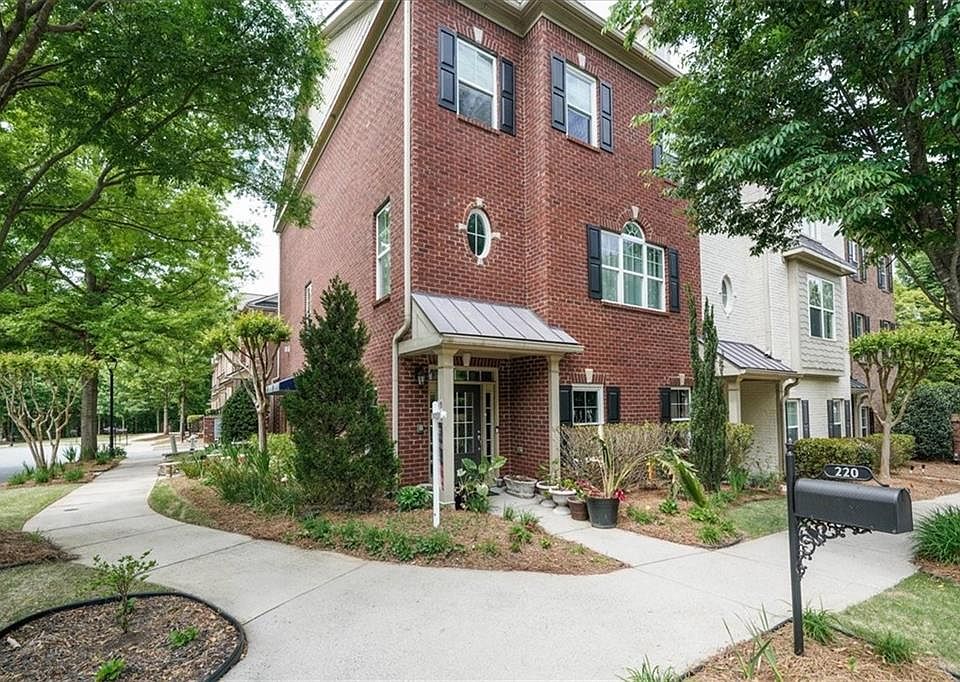 1st image of 220 Jardin Ct