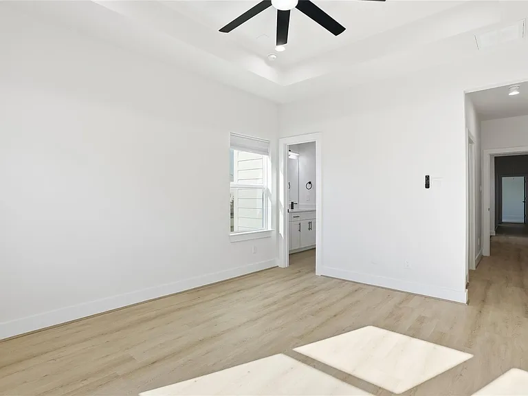 712 Delano St #A — Photo 14