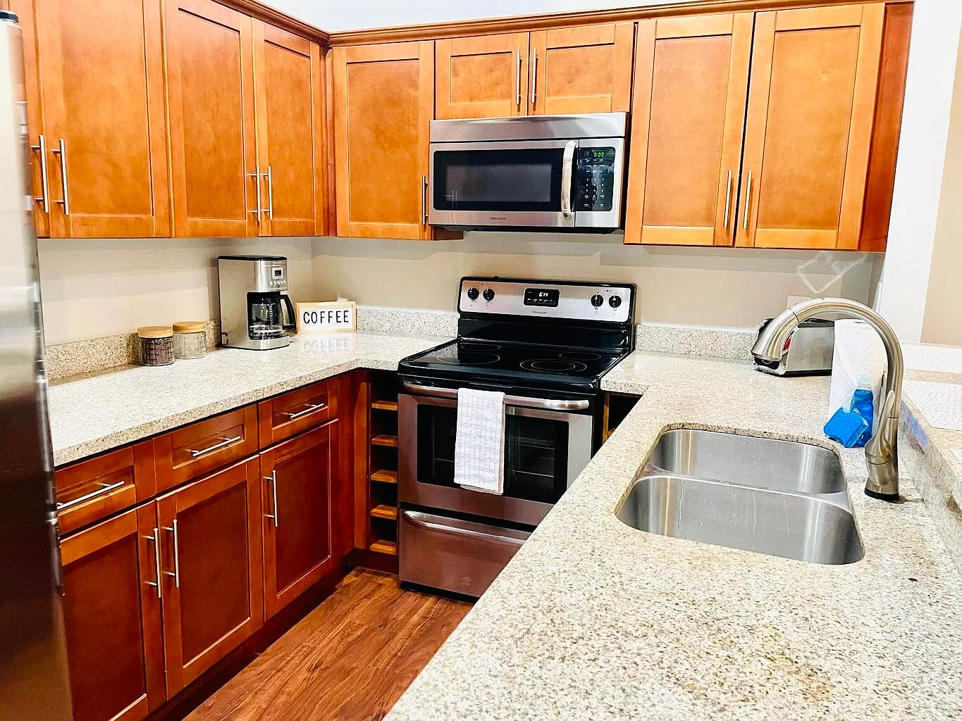 3 bed, 2.0 bath, 1275 sqft, $3,600 — Photo 4