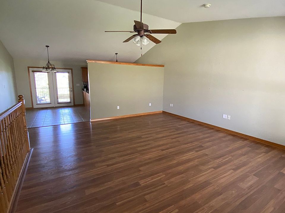 2nd image of 14 Bay Front Ln