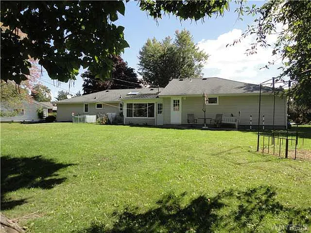 Vernon Cir, Williamsville — Photo 2