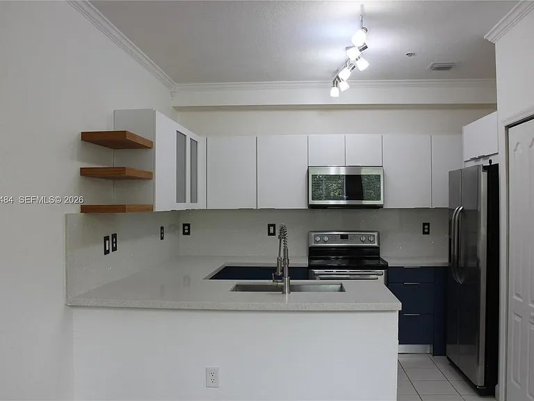 4445 SW 160th Ave #205 — Photo 4