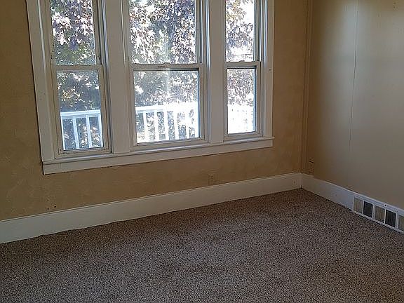 5th image of 461 Hewitt Ave