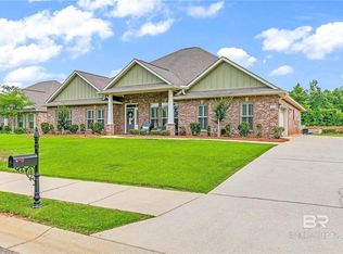 323 Wakefield Ave, Fairhope, AL 36532