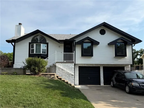 2133 NE Chipman Rd, Lees Summit, MO 64086