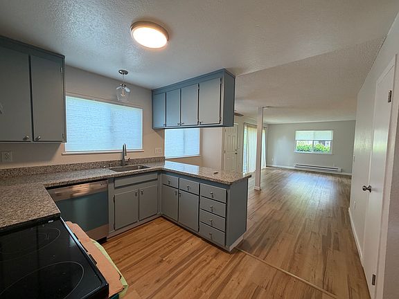 3rd image of 85 Randall Ln