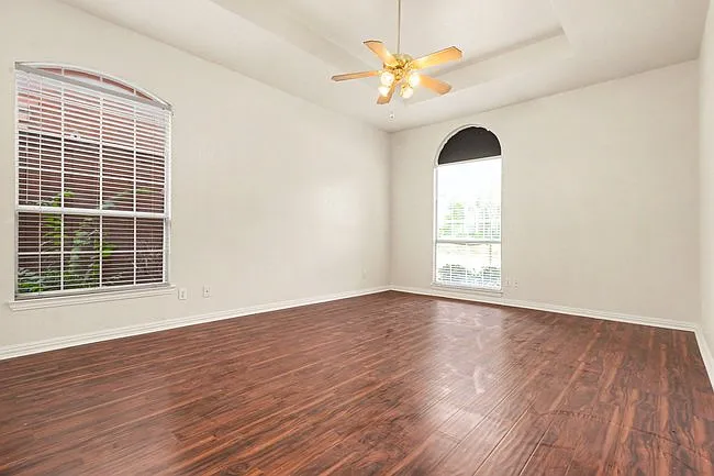 1027 Creek Bnd — Photo 11