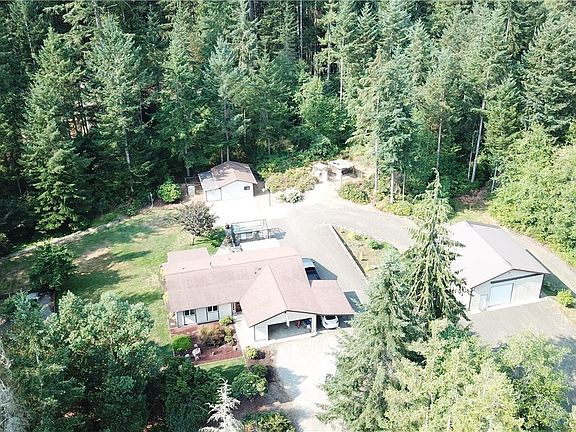 Wow. Look at the 32'x36' RV garage, greenhouse and 16'x20 storage shed all within a few short steps from your home.