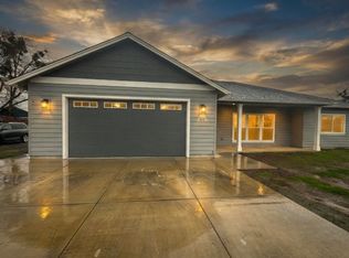 594 W Gregory Rd, Central Pt, OR 97502