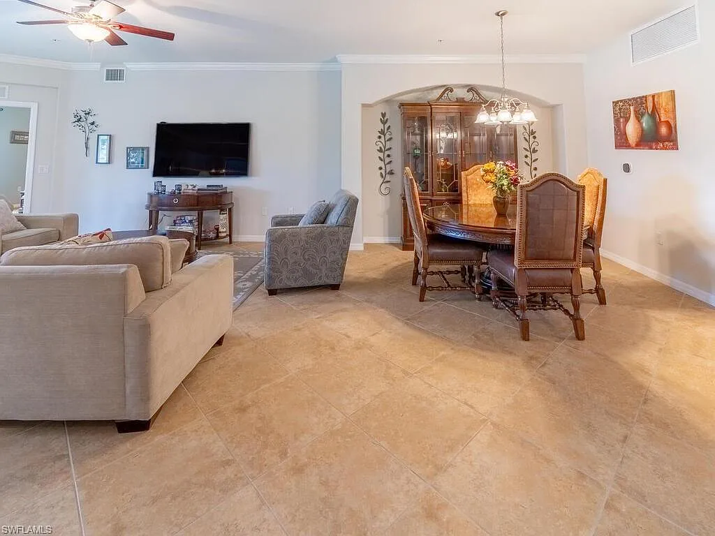 3 bed, 2.0 bath, 1741 sqft, $9,500 — Photo 4