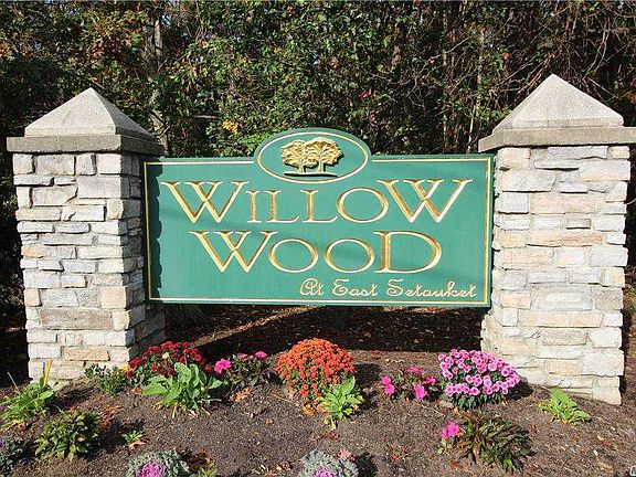 2nd image of 33 Willow Wood Dr