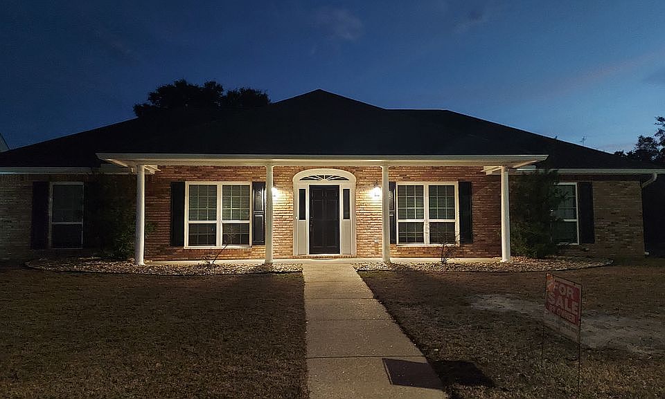 1st image of 2365 Park Place Dr