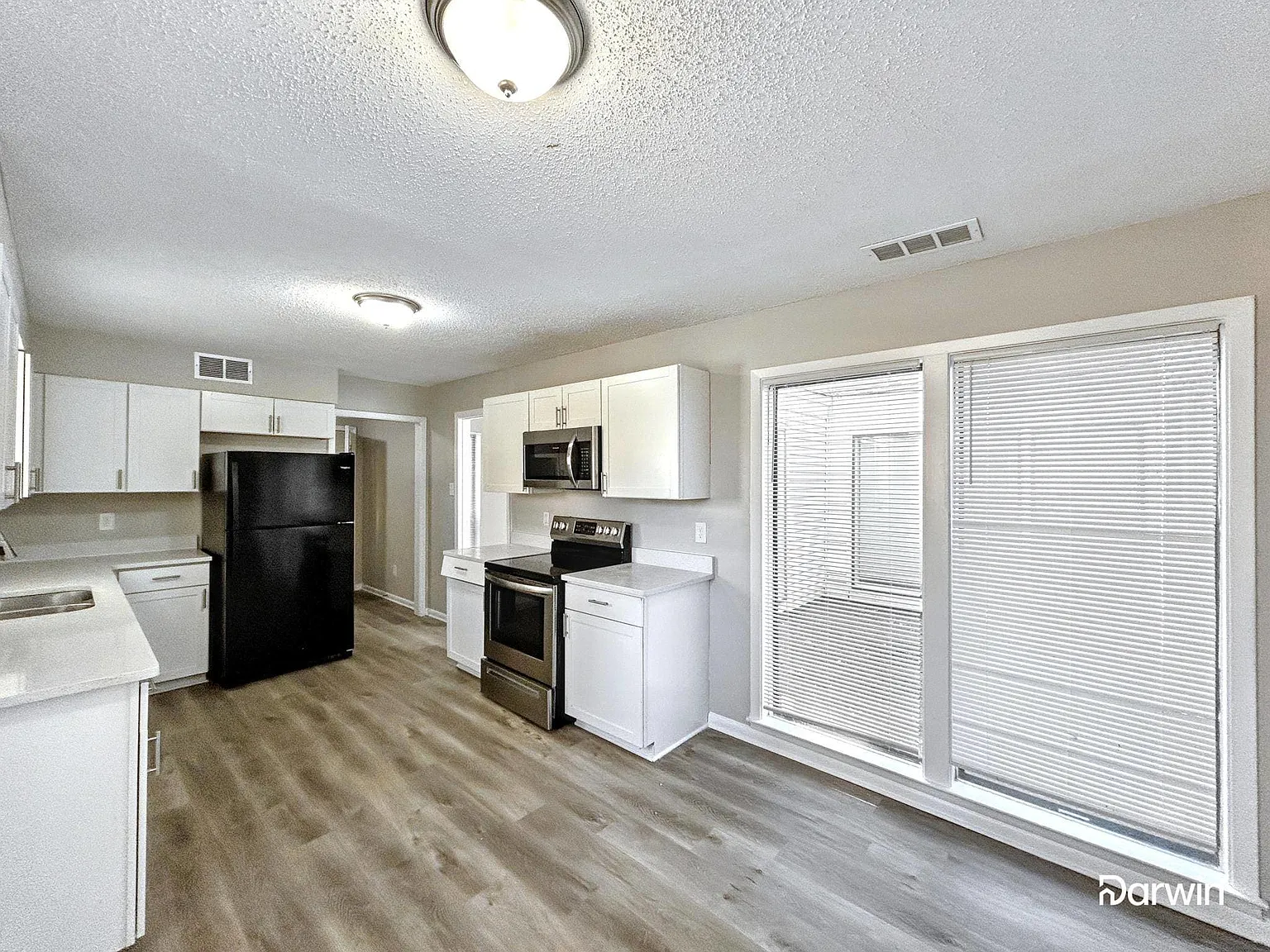 3 bed, 2.0 bath, 2187 sqft, $1,575 — Photo 4