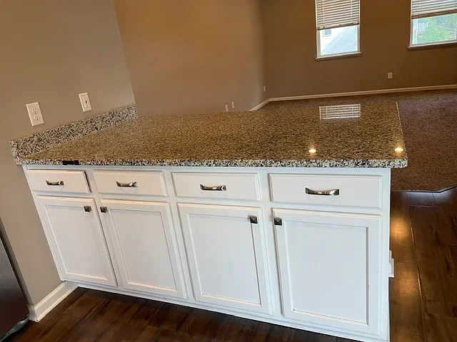 3 bed, 2186 sqft, $2,799 — Photo 2
