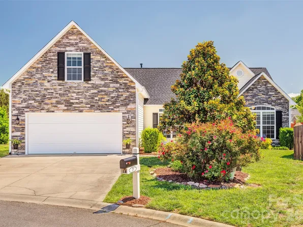 7 Breyerton Ct, Asheville, NC 28804