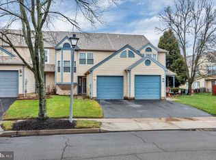 3 Raintree Dr, Hamilton, NJ 08690