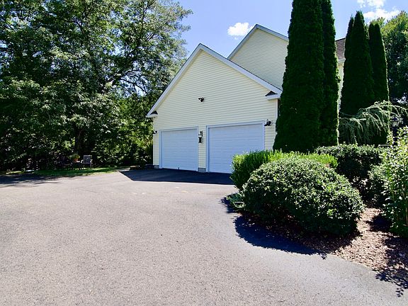 5th image of 29 Skinner Rd E
