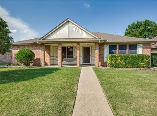 121 E Bancroft Dr, Garland, TX 75040