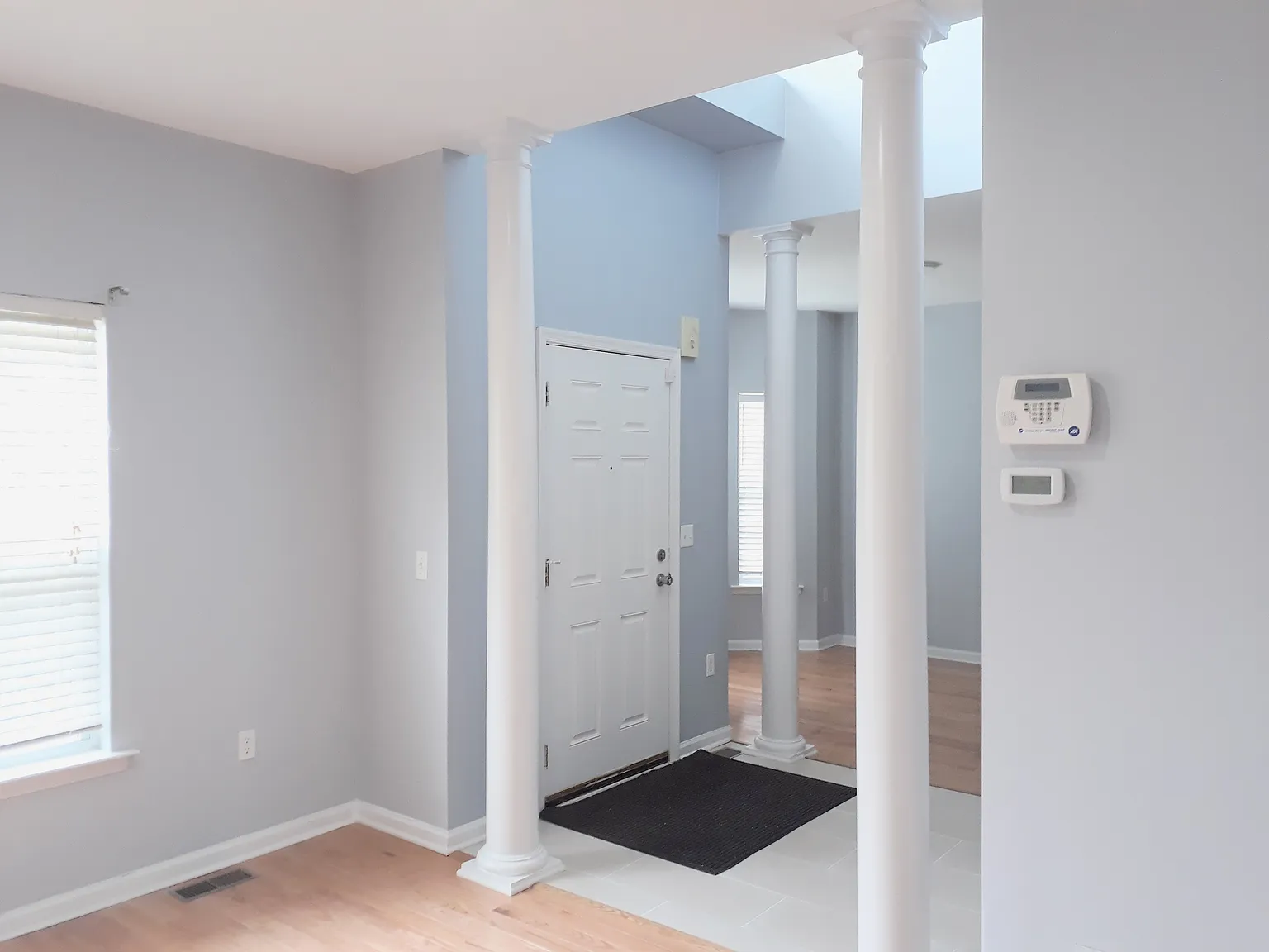 3 bed, 2.5 bath, 1704 sqft, $3,350 — Photo 2