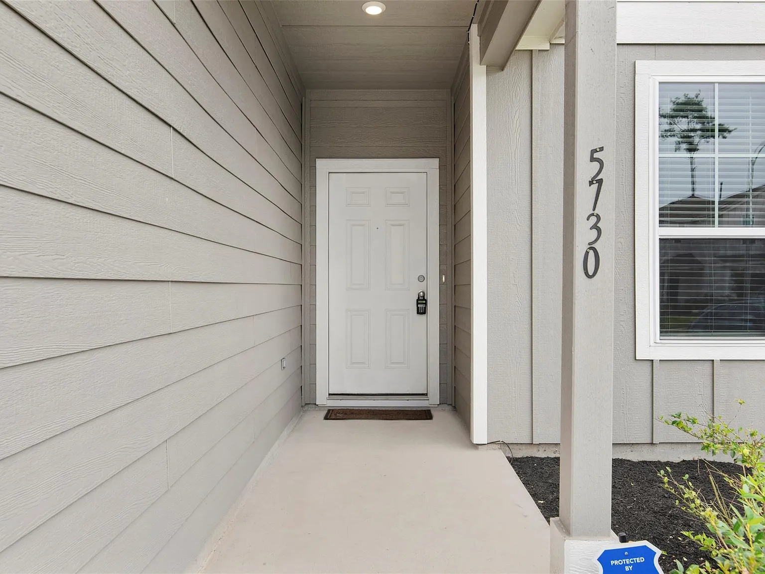 4 bed, 3.0 bath, 2615 sqft, $2,400 — Photo 3
